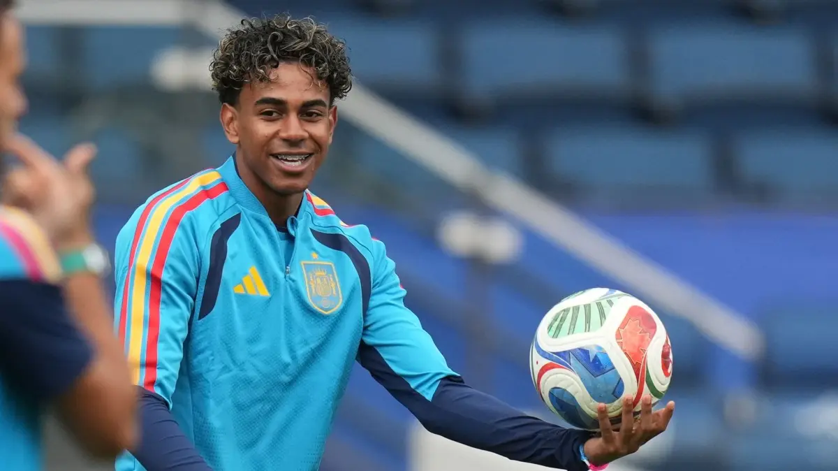 Vor dem Spiel Spanien - Österreich: 01.07.2026, USA, Carson: Fußball: WM, Sechzehntelfinale, Vor dem Spiel Spanien - Österreich, Training. Lamine Yamal aus Spanien während der Trainingseinheit. Foto: Andre Penner/AP/dpa +++ dpa-Bildfunk +++