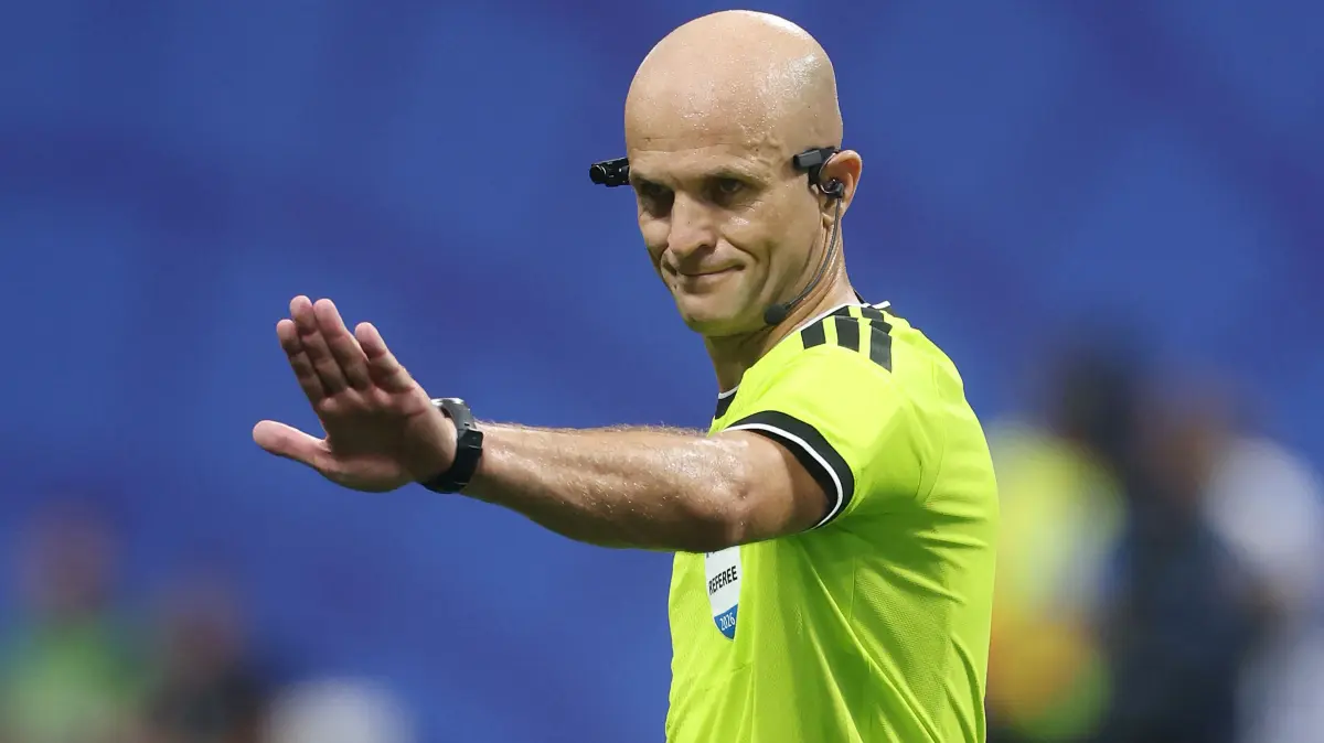England v Congo DR: Round Of 32 - FIFA World Cup 2026: ATLANTA, GEORGIA - JULY 01: Referee Adham Makhadmeh gestures during the FIFA World Cup 2026 Round Of 32 match between England and Congo DR at Atlanta Stadium on July 01, 2026 in Atlanta, Georgia. Richard Pelham/Getty Images/AFP (Photo by Richard Pelham / GETTY IMAGES NORTH AMERICA / Getty Images via AFP)