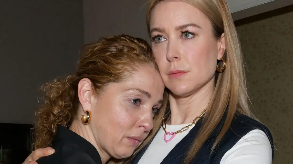Zwei Schwestern, ein tödliches Geheimnis. Nina und Jessica müssen jetzt zusammenhalten.