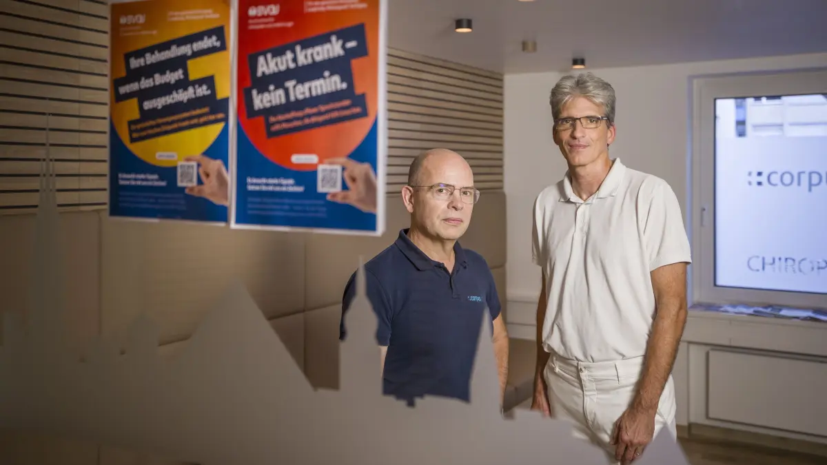 Warum streiken die Ärzte? v.li. Dr. Toni Radlmayr und Dr. Felix Bogeschdorfer (im Berufsverband tätig) kritisieren, was im Gesundheitswesen geplant ist