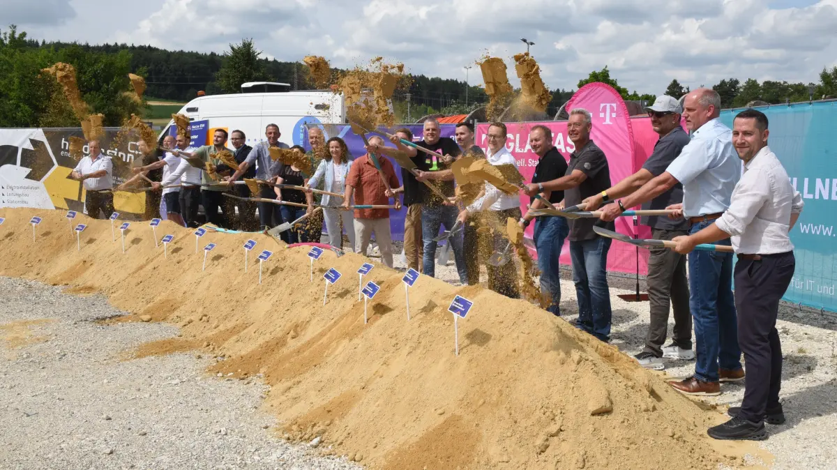 Großer Spatenstich zum Start des Infrastruktur-Ausbaus in den Blaubeurer Teilorten Beiningen, Seißen und Sonderbuch.