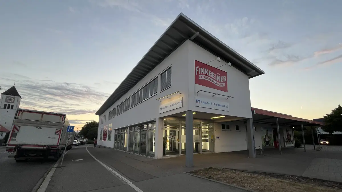 In Offenhausen gab es mal eine richtige Volksbank-Filiale, heute stehen dort nur noch zwei Geldautomaten. Auch diese könnten verschwinden.
