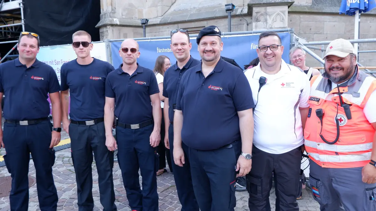 Ohne sie geht es nicht: Feuerwehr und Rettungsdienst stehen an allen Ecken bereit, für den Notfall.