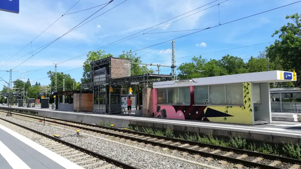 Metzingen Bahnhof Mittelbahnsteig Sanierung Gleis 2 Gleis 3 neues Dach