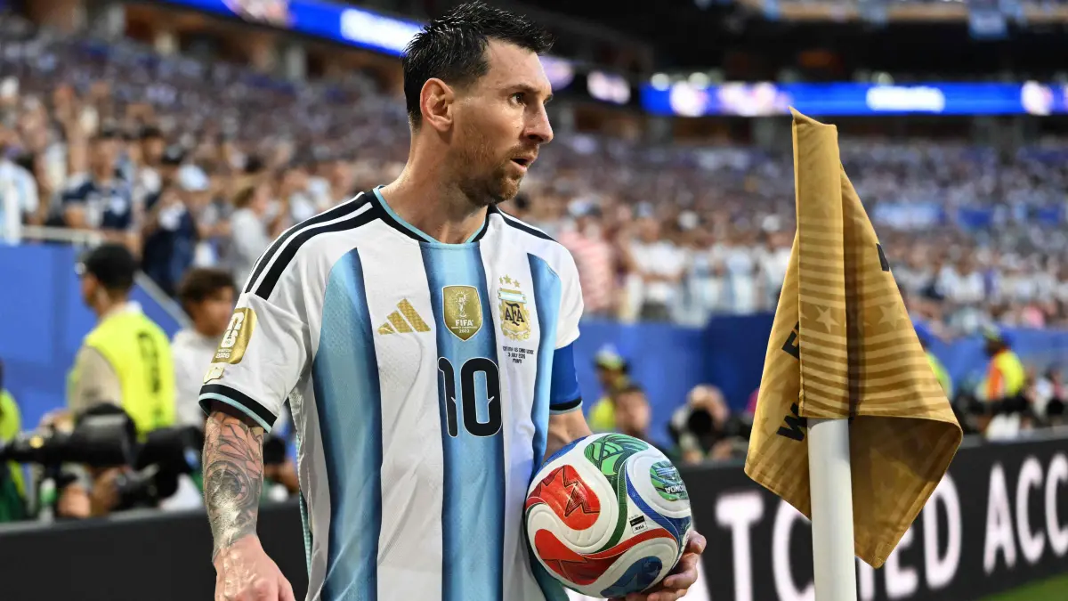 FBL-WC-2026-MATCH86-ARG-CPV: Argentina's forward #10 Lionel Messi gestures as he prepares to make a corner kick during the 2026 World Cup round of 32 football match between Argentina and Cape Verde at the Miami Stadium in Miami Gardens on July 3, 2026. (Photo by ROBERTO SCHMIDT / AFP)