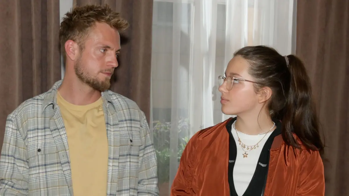 Paul (Niklas Osterloh) hat derzeit Stress mit Kate.