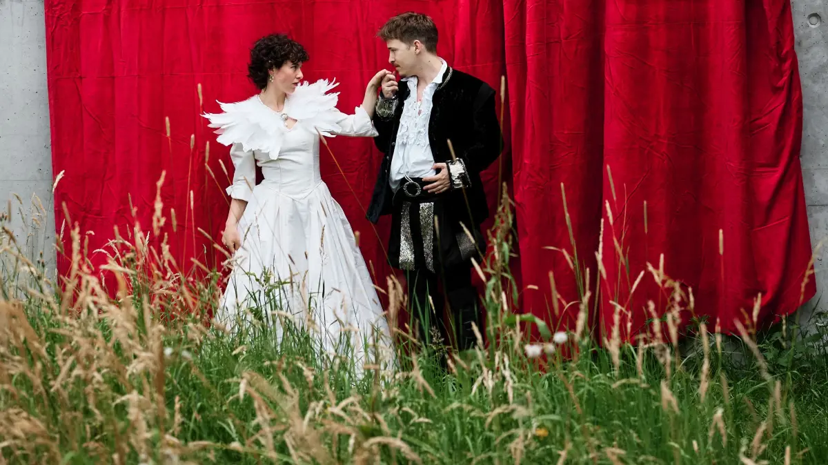 Probenfoto des kommendne Sommertheateras "Shkespeare in love" (Premiere am 9. Juli): Vor allem dafür werden jetzt Karten gekauft.