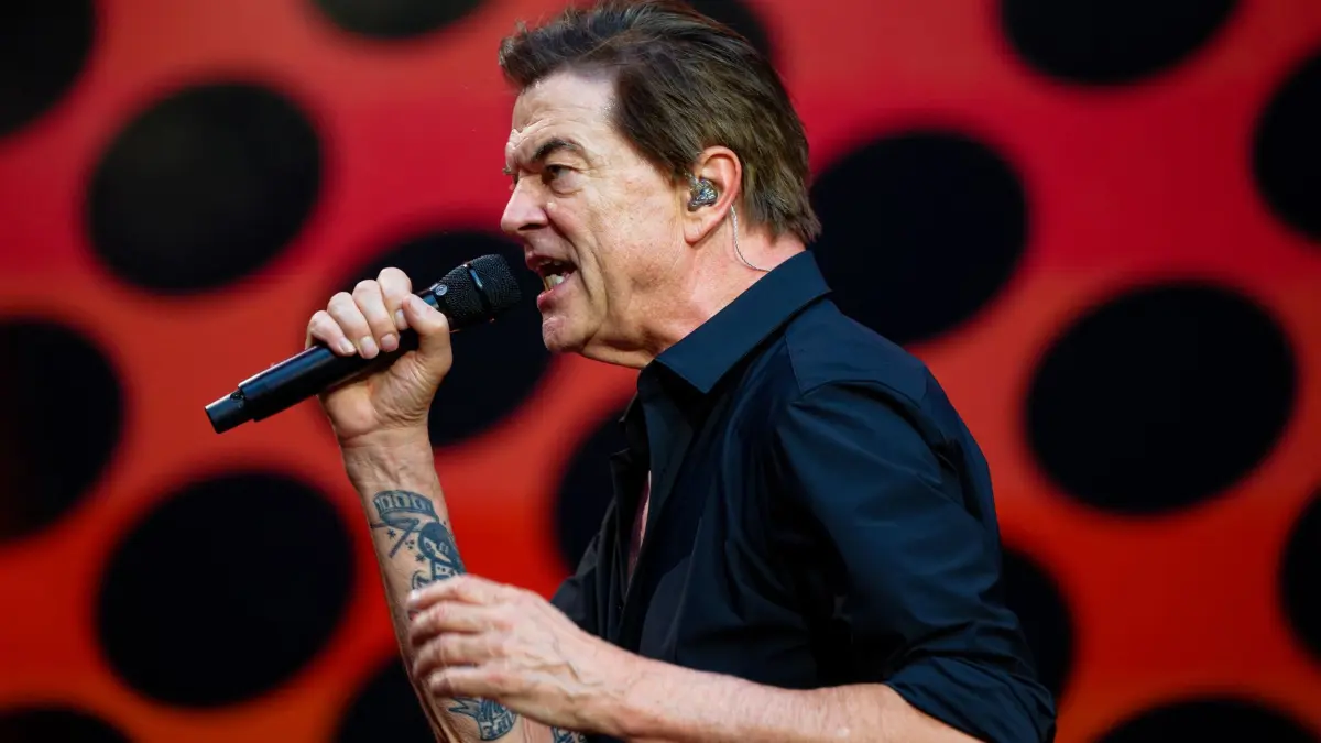 Erstes Konzert der Toten Hosen in NRW: 03.07.2026, Nordrhein-Westfalen, Düsseldorf: Campino, Sänger der Band "Die Toten Hosen", steht bei einem Konzert in der Merkur Spiel-Arena auf der Bühne. Foto: Henning Kaiser/dpa +++ dpa-Bildfunk +++