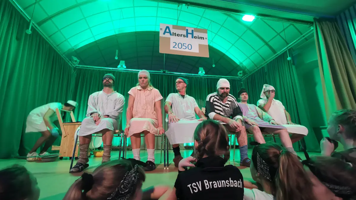 Jahresfeier 2020 des TSV Braunsbach Burgenlandhalle: Braunsbach, Burgenlandhalle, nach drei Jahren erstmals wieder Jahresfeier (2020) des TSV Braunsbach in der Burgenlandhalle unter dem Motto "Wir sind wieder hier"