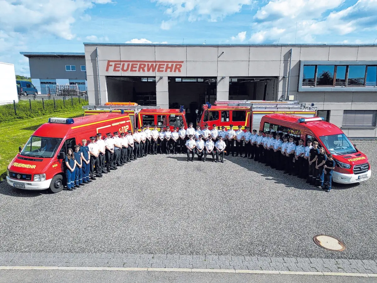 Jeder Schadenslage gewachsen: die Männer und Frauen der Freiwilligen Feuerwehr Pfrondorf im 150. Jahr ihres Bestehens.Fotos: FFW Pfrondorf