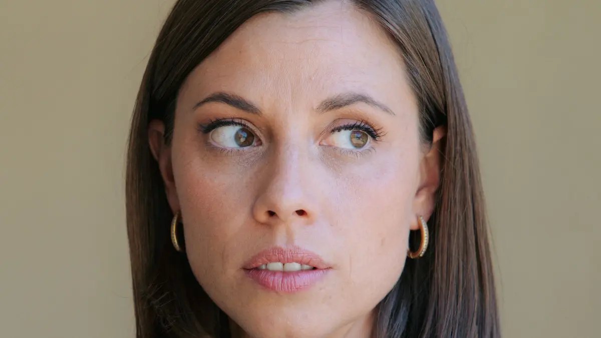 GZSZ-Rolle Matilda Gerner (Anna-Katharina Fecher) wird beim Knutschen erwischt.