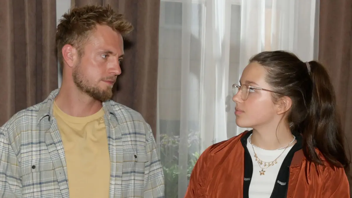 Paul (Niklas Osterloh) ist geschockt, als er von Gerners hartem Vorgehen gegen Kate erfährt.