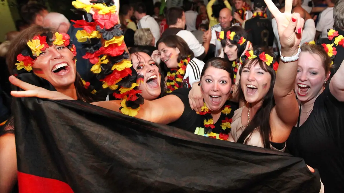 Jahresrückblick 2014: WM-Fandorf im Hospitalhof - Fans feiern Sieg der deutschen Elf