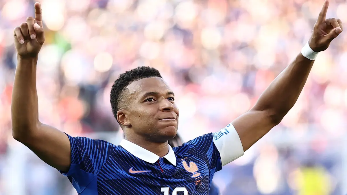 TOPSHOT-FBL-WC-2026-MATCH89-PAR-FRA: TOPSHOT - France's forward #10 Kylian Mbappe celebrates scoring his team's first goal during the 2026 World Cup round of 16 football match between Paraguay and France at the Philadelphia Stadium in Philadelphia on July 4, 2026. (Photo by CHARLY TRIBALLEAU / AFP)