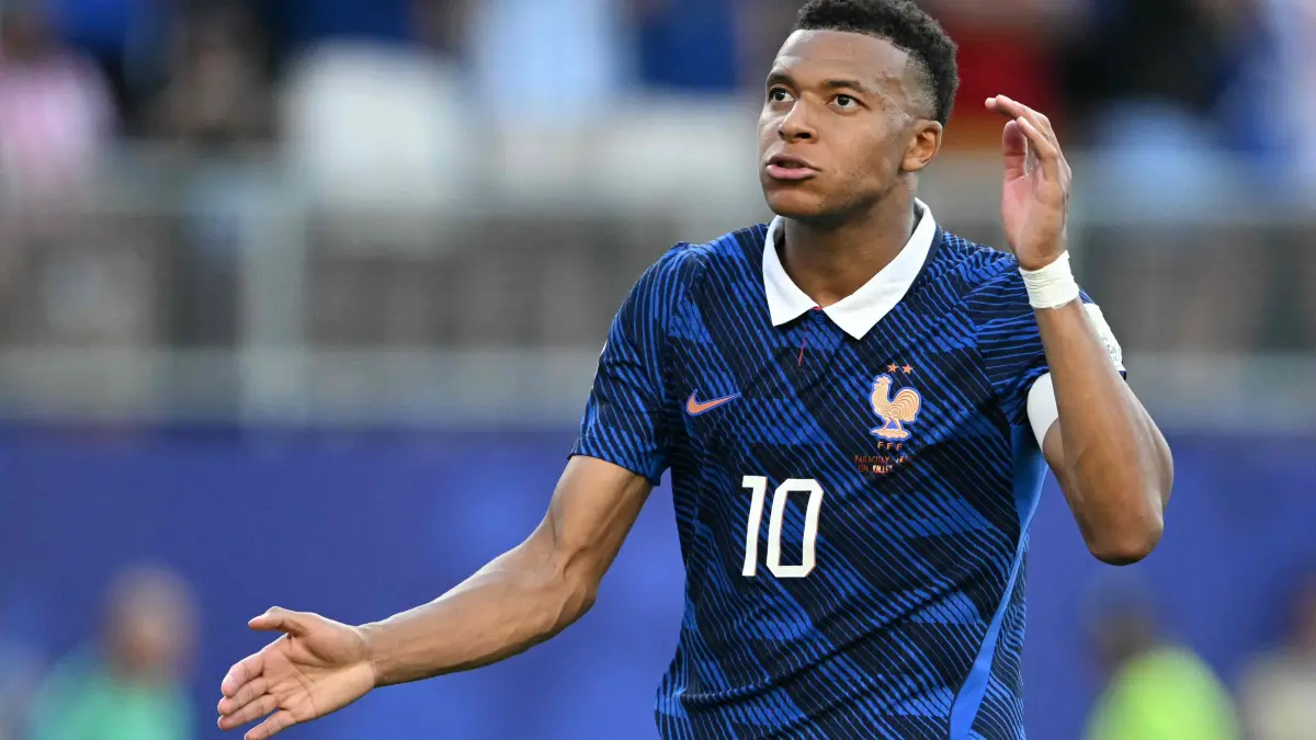FBL-WC-2026-MATCH89-PAR-FRA: France's forward #10 Kylian Mbappe gestures during the 2026 World Cup round of 16 football match between Paraguay and France at the Philadelphia Stadium in Philadelphia on July 4, 2026. (Photo by MAURO PIMENTEL / AFP)