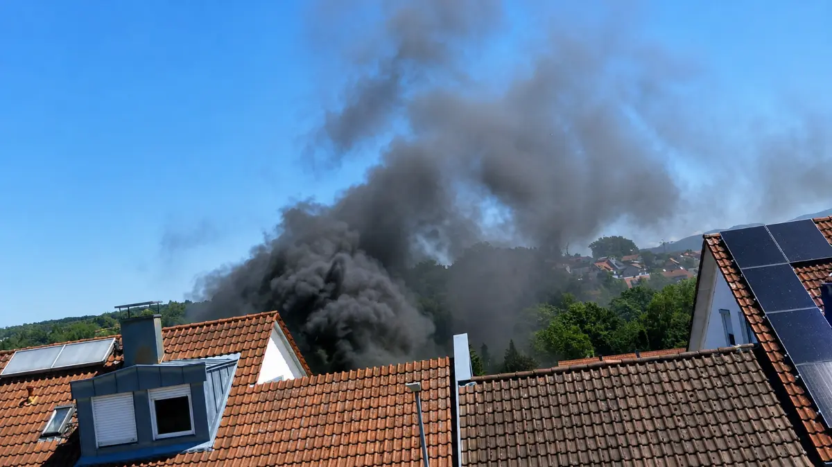 Brand Garage in Faurndau. Schwarze Wolken.