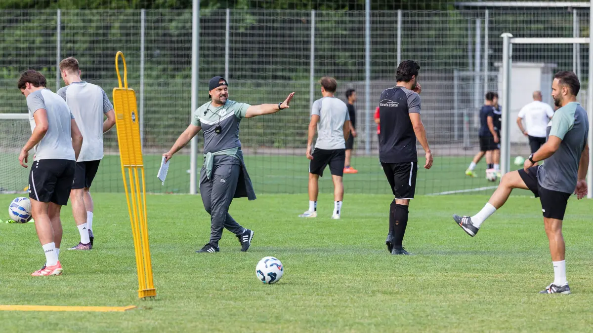 Fussball Landesliga: Fussball Landesliga; Saisonvorbereitung;
Die erste Trainingseinheit mit dern neuen Coach Sezgin Karabiyik;
06.07.2026; Stadion Eybacher Tal; Geislingen.
Foto: Thomas Madel