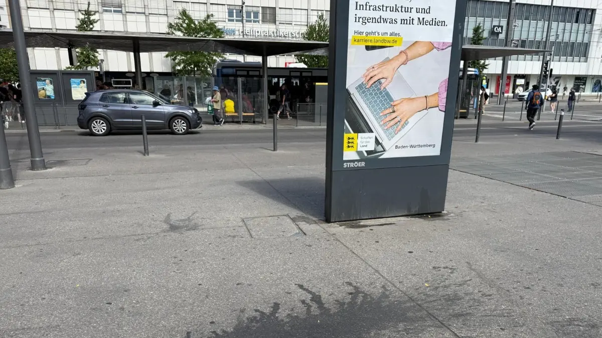 Die Sauberkeit des Bahnhofvorplatzes lässt zu wünschen übrig, findet die Ulmer SPD.