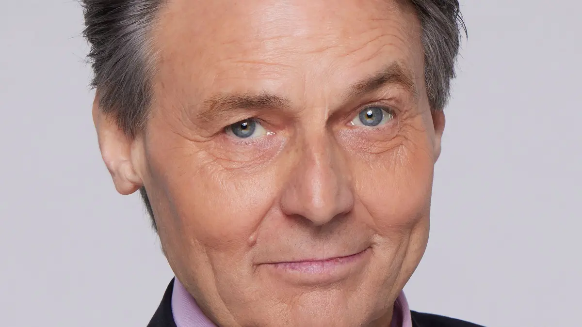 GZSZ-Urgestein Jo Gerner (Wolfgang Bahro) ist wieder frisch verliebt.
