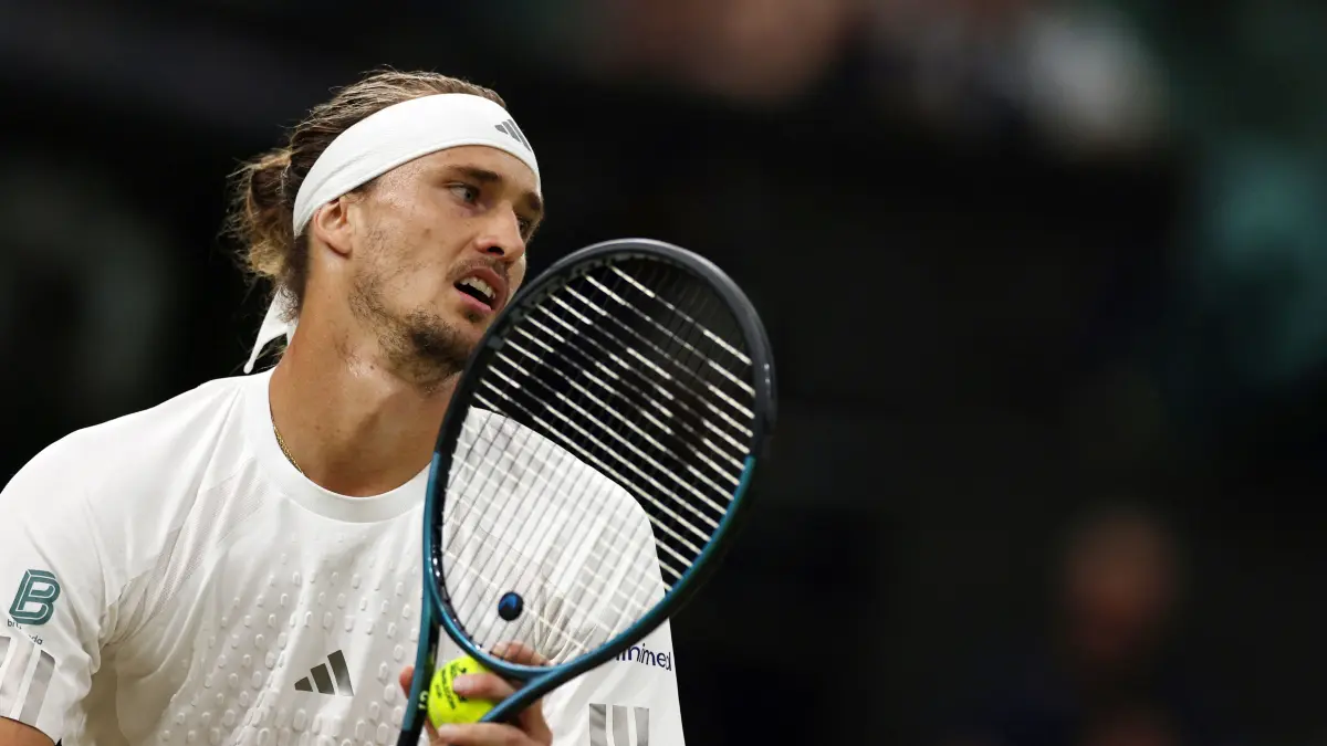 TENNIS-GBR-WIMBLEDON: Germany's Alexander Zverev serves to Czech Republic's Jiri Lehecka during their men's singles round of 16 tennis match on the eighth day of the 2026 Wimbledon Championships at The All England Lawn Tennis and Croquet Club in Wimbledon, southwest London, on July 6, 2026. (Photo by Adrian Dennis / AFP) / RESTRICTED TO EDITORIAL USE