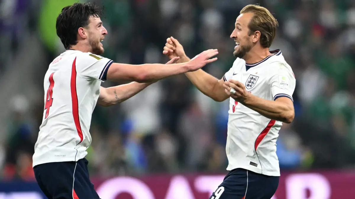 FBL-WC-2026-MATCH92-MEX-ENG: England's forward #09 Harry Kane (R) and midfielder #04 Declan Rice celebrate after winning the 2026 World Cup round of 16 football match between Mexico and England at the Mexico City Stadium in Mexico City on July 5, 2026. (Photo by CARL DE SOUZA / AFP)