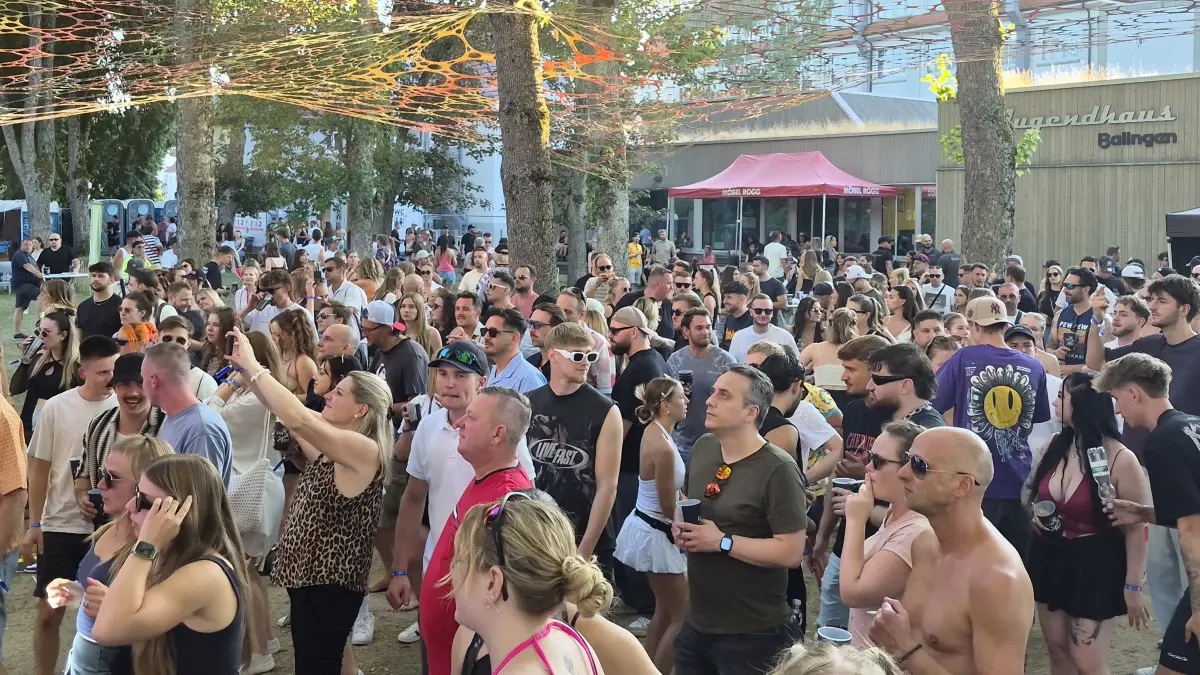 Hunderte Menschen kamen zur zweiten Auflage des Electric Garden Festivals.