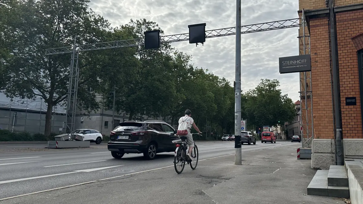 Lederstraße Reutlingen Verkehr Umweltspur Auto Autos Radfahrer