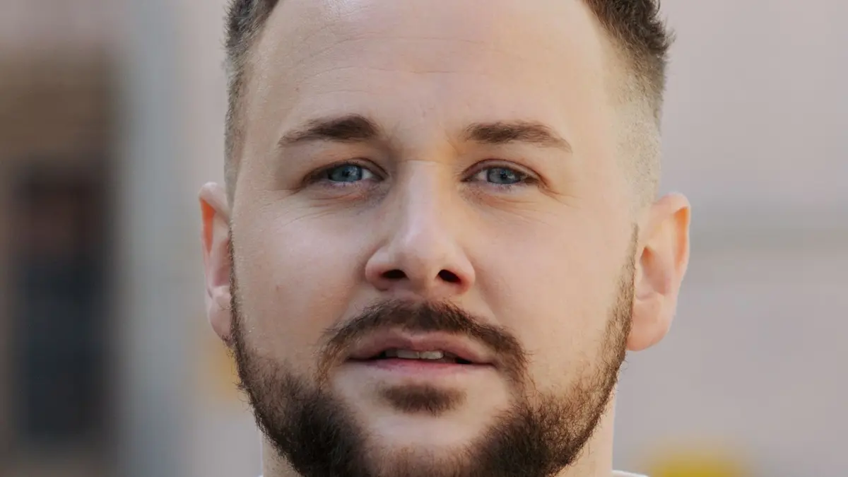 GZSZ-Rolle Jonas Seefeld (Felix van Deventer) steht vor einem Dilemma.