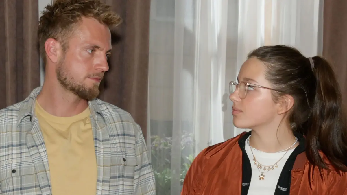 Paul schickt Kate nach Singapur, um dort Geld zu verdienen.