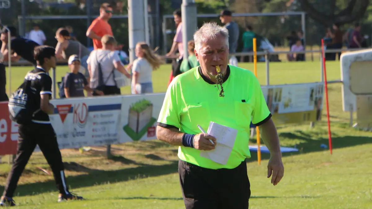 Wolfgang Hofmann beim Neunmeterschießen im Rahmen des 11Teamsports-Junioren-Cups.