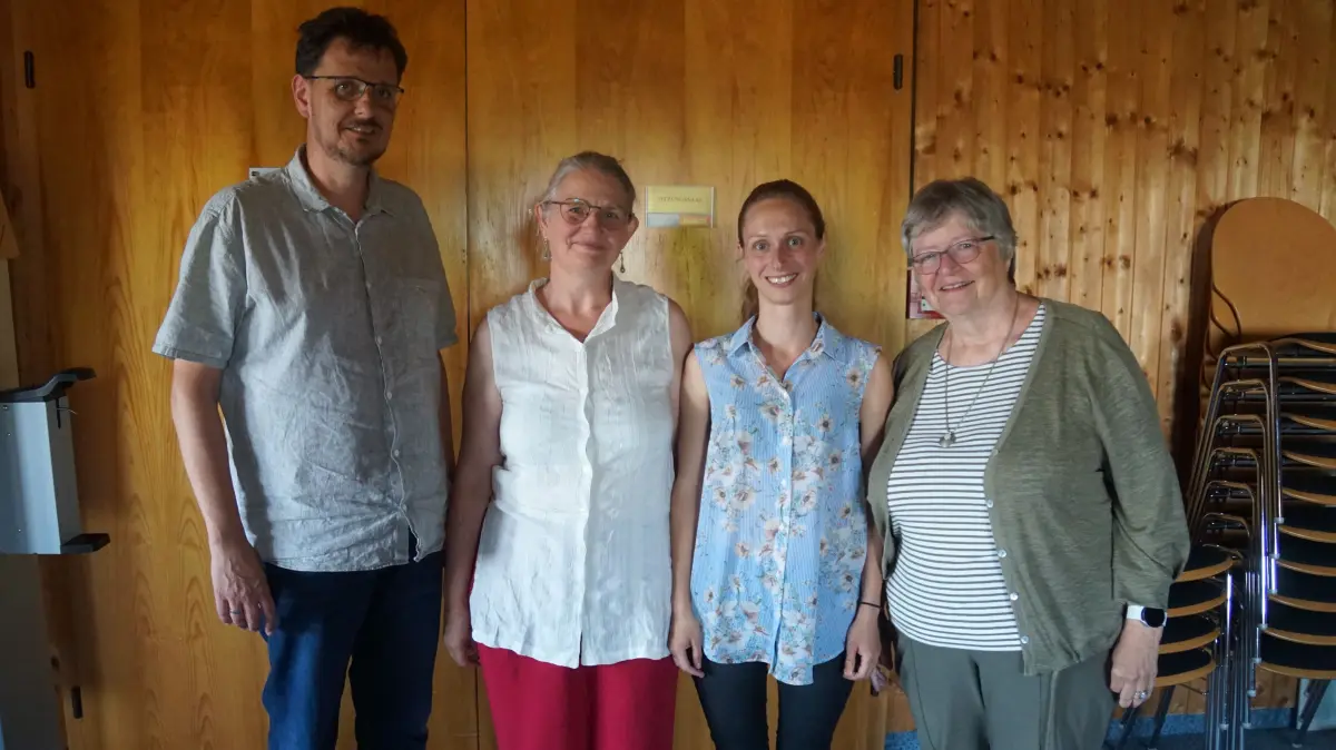 Leiter Tobias Ditlevsen und Beraterin Martina Maier-Schmid von der Diakonischen Bezirksstelle sowie Beraterin Stefanie Glaser und die Vereinsvorsitzende Gitta Grimm von Donum Vitae berichteten im Jugendhilfeausschuss des Kreistags von ihrer Arbeit (von links).