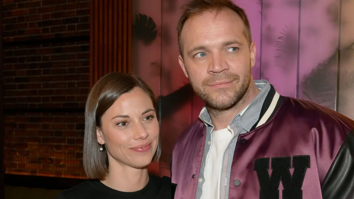 Matilda (Anna-Katharina Fecher) und Erik (Patrick Heinrich) müssen ihre erste ernsthafte Liebeskrise bewältigen.