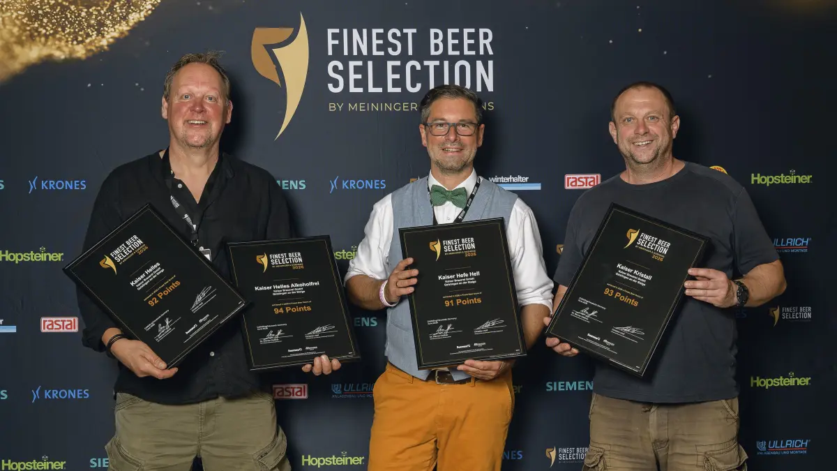 Finest Beer Selection Preisverleihung - 2026 - Vier Biere der Kaiser Brauerei sind beim Wettbewerb „Finest Beer Selection“ mit dem Prädikat „hervorragend“ ausgezeichnet worden - Braumeister Volker Tillmanns (links) und Braumeister Georg Kristan (rechts) von der Geislinger Kaiser Brauerei nahmen die Urkunden in Neustadt an der Weinstraße entgegen.