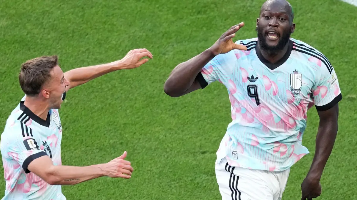 WM 2026 - USA - Belgien: 06.07.2026, USA, Seattle: Fußball, Männer, WM 2026, USA - Belgien, Finalrunde, Achtelfinale, Seattle -Stadion. Der Belgier Romelu Lukaku (r) jubelt nach seinem Tor zum 1:4. Foto: Nick Didlick/AP/dpa +++ dpa-Bildfunk +++