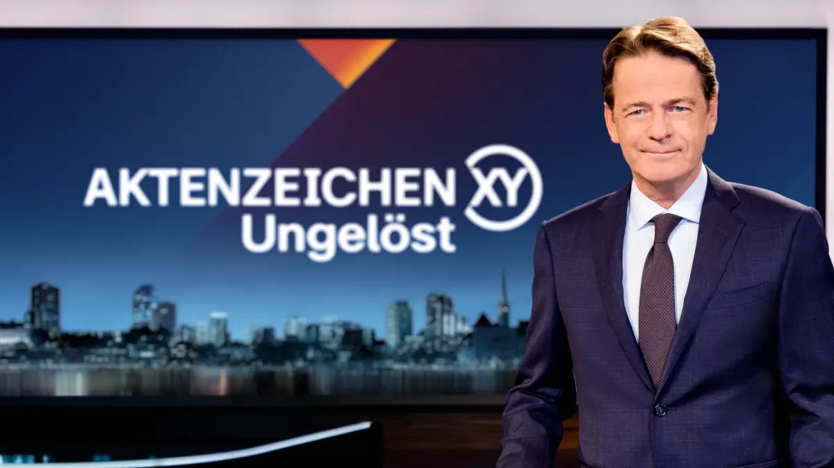 Moderator Rudi Cerne im Studio von "Aktenzeichen XY ... ungelöst".