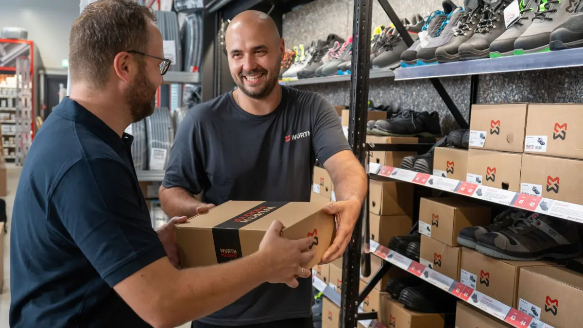 Der Vertrieb ist ein zentraler Erfolgsfaktor bei Würth. Neben digitalen Lösungen steht hierbei nach wie vor die persönliche Beratung im Fokus. Gleichzeitig steigt die Bedeutung des E-Business. Sein Anteil am Gesamtumsatz liegt bei 25,3 Prozent.