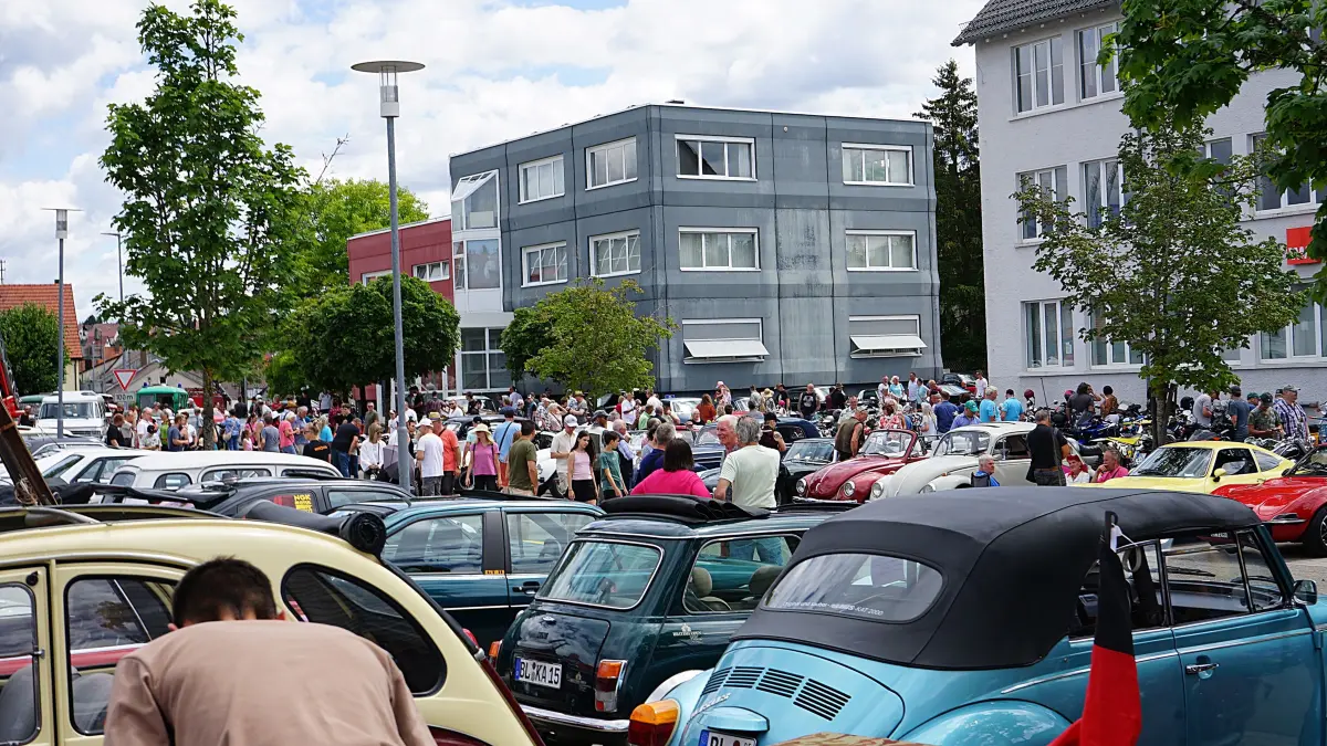 Viele Autos lockten viele Besucher und Interessierte an in Meßstetten dieser Tage. Das Oldtimertreffen war auch in seiner achten Auflage ein voller Erfolg.