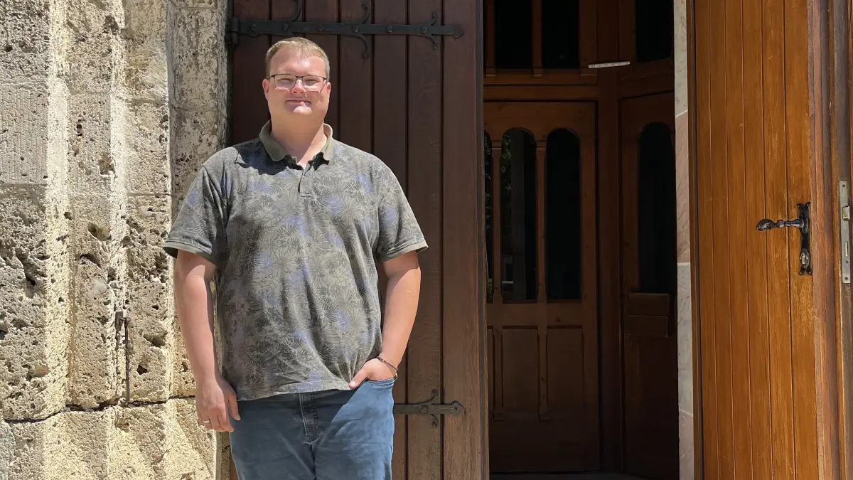 Der evangelisch aufgewachsene Yannick Nott wird am Samstag zum Priester geweiht.