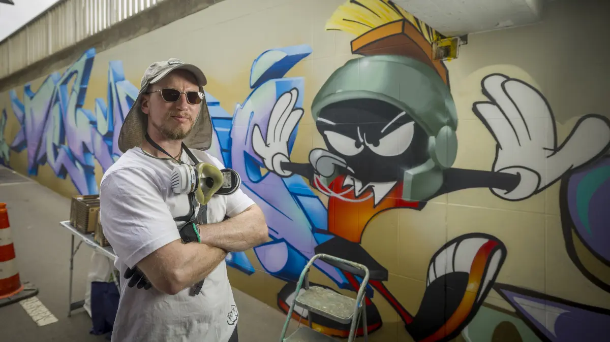 Im Auftrag der Stadt gestalten 20 Urban-Art-Künstler die Xinedome-Unterführung - Jonas (Milo) Seif