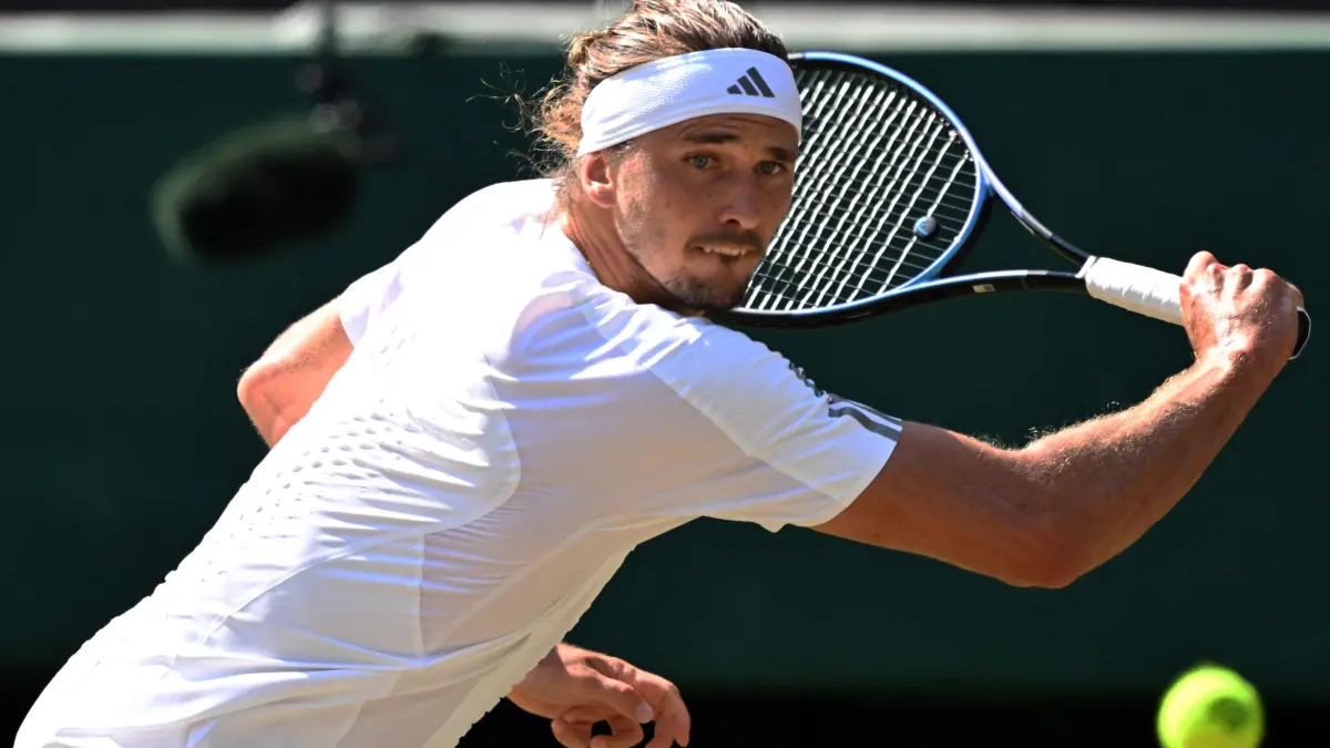 TENNIS-GBR-WIMBLEDON: Germany's Alexander Zverev returns to US player Taylor Fritz during their men's singles quarter-final tennis match on the tenth day of the 2026 Wimbledon Championships at The All England Lawn Tennis and Croquet Club in Wimbledon, southwest London, on July 8, 2026. (Photo by Kirill KUDRYAVTSEV / AFP) / RESTRICTED TO EDITORIAL USE