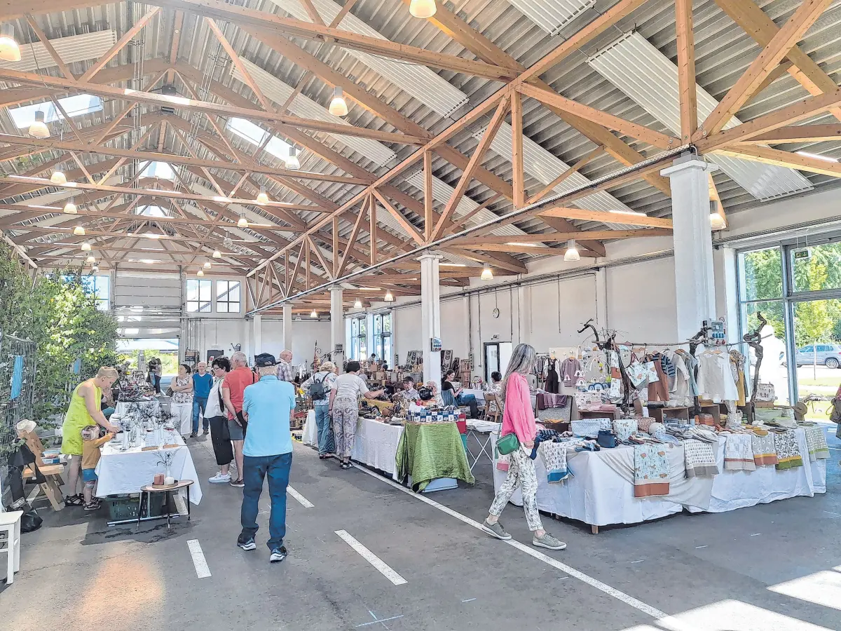 In und um die Mehrzweckhalle herum können die Besucherinnen und Besucher auch mit den Ausstellern ins Gespräch kommen.⇥Fotos: Blaufelden