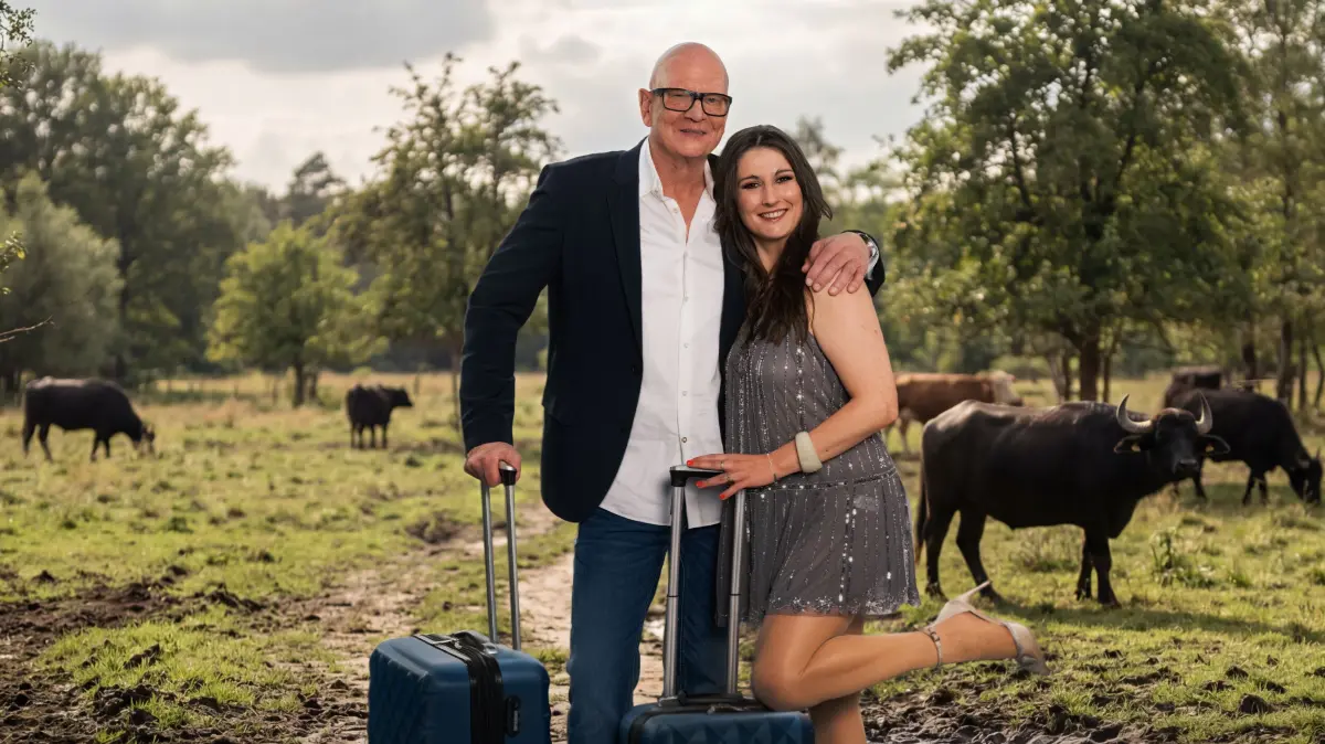 Shelly Braun nimmt gemeinsam mit ihrem Partner am „Sommerhaus der Stars“ teil.