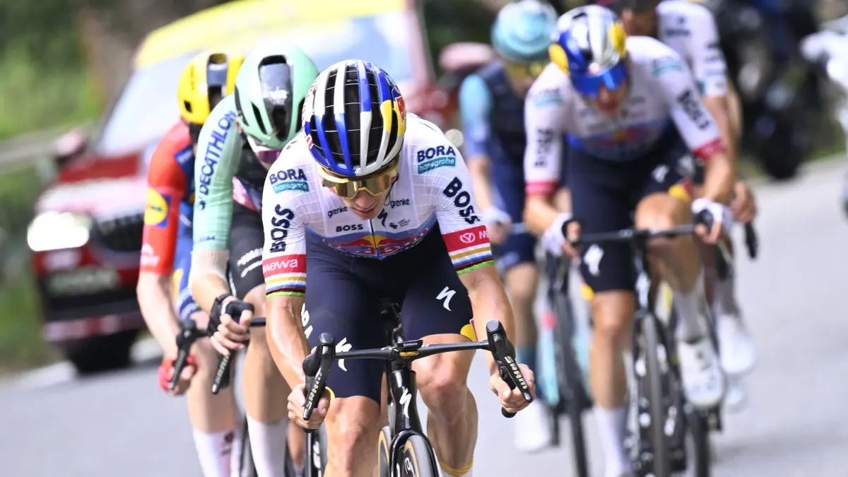 Tour de France 2026 Stage 6: Tour de France 2026 Stage 6 GAVARNIE-CEDRE, FRANCE - JULY 09 : Evenepoel Remco BEL of Red Bull - BORA - Hansgrohe during stage 6 of the 113rd edition of Tour de France an UCI World Tour 2.UWT cycling road race stage for Men Elite of 186 km with start in Pau and finish in Gavarnie-Cedre on July 9, 2026 in Gavarnie-Cedre, France, 09/07/2026 Motordriver Kurt Vandenborre - Gavarnie-Cedre France PUBLICATIONxNOTxINxFRAxBEL Copyright: xTomasxSiskx
