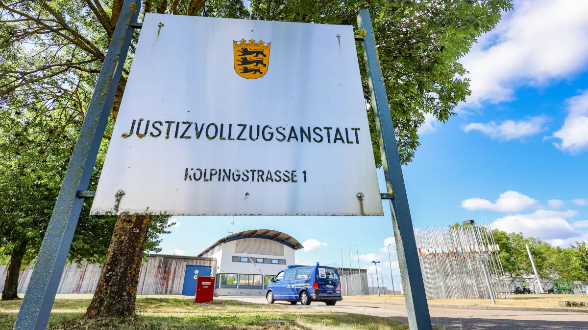Justiz Justizvollzugsanstalt Schwäbisch Hall – Gefängnis – Knast - Symbolbild - Pforte- Einlasskontrolle - Außengelände