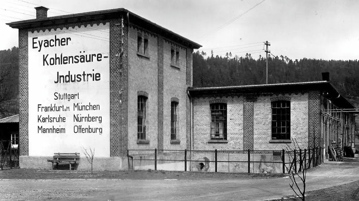 (ohne Überschrift): Vorsicht: Dieses Foto ist möglicherweise nur für den einstigen Verlag Schwäbisches Tagblatt verwendbar. Kohlensäure Eyach, 2019-05-13, Privatbild / SerieTagblatt-Zeitreise2019-Aboaktion: In Börstingen lag die erste Fabrik, die im Königreich Württemberg Kohlensäure anbot. Ab 1895 wurde
das verflüssigte Gas per Bahn verschickt.