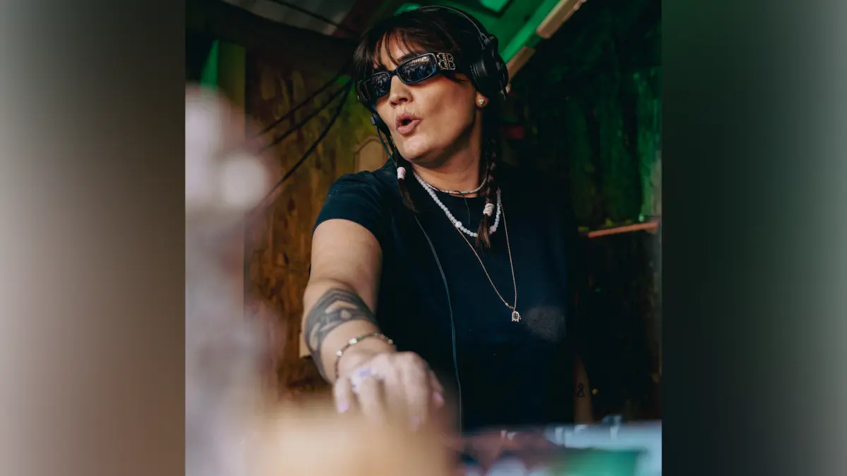 Sina Mustapic ist im Jahr 2018 durch eine Wette zu ihrer DJ-Leidenschaft gekommen. Heute spielt sie regelmäßig auf Veranstaltungen in der Region, legt auch in Clubs in Heilbronn oder Stuttgart auf.