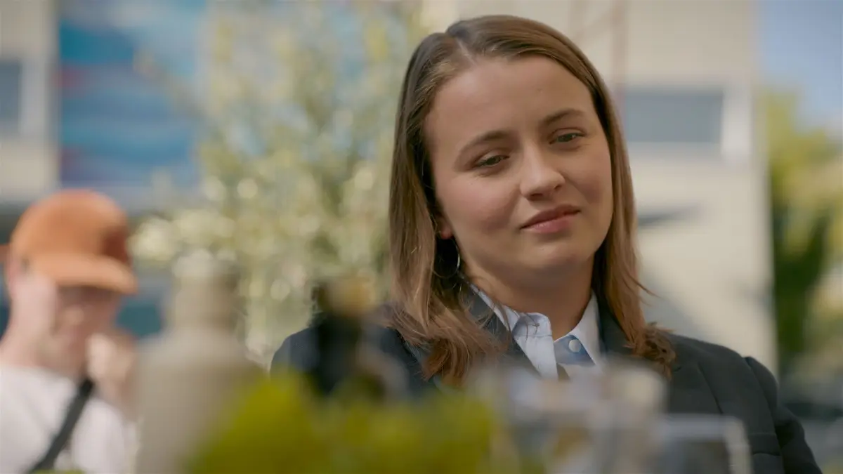 Lucie (Julia Wiedemann) glaubt, dass der Kuss mit Nick nicht zu bedeuten hat.