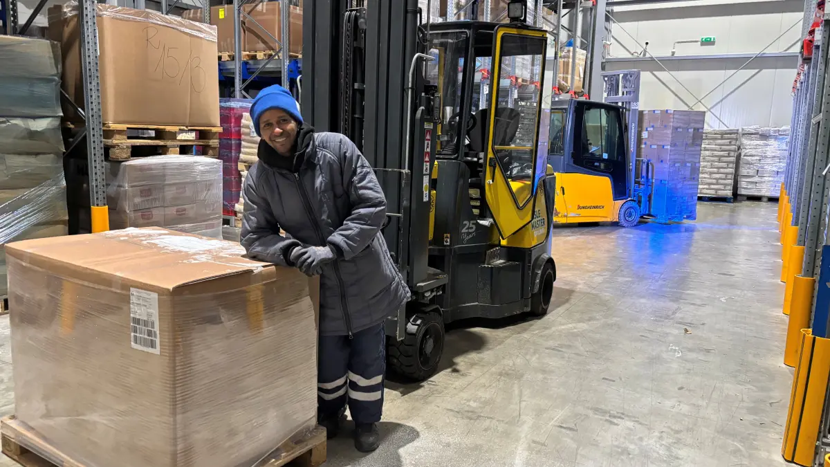 Eurekfrost Illertissen, Mitarbeiter Qaasim Osman im TK-Lager