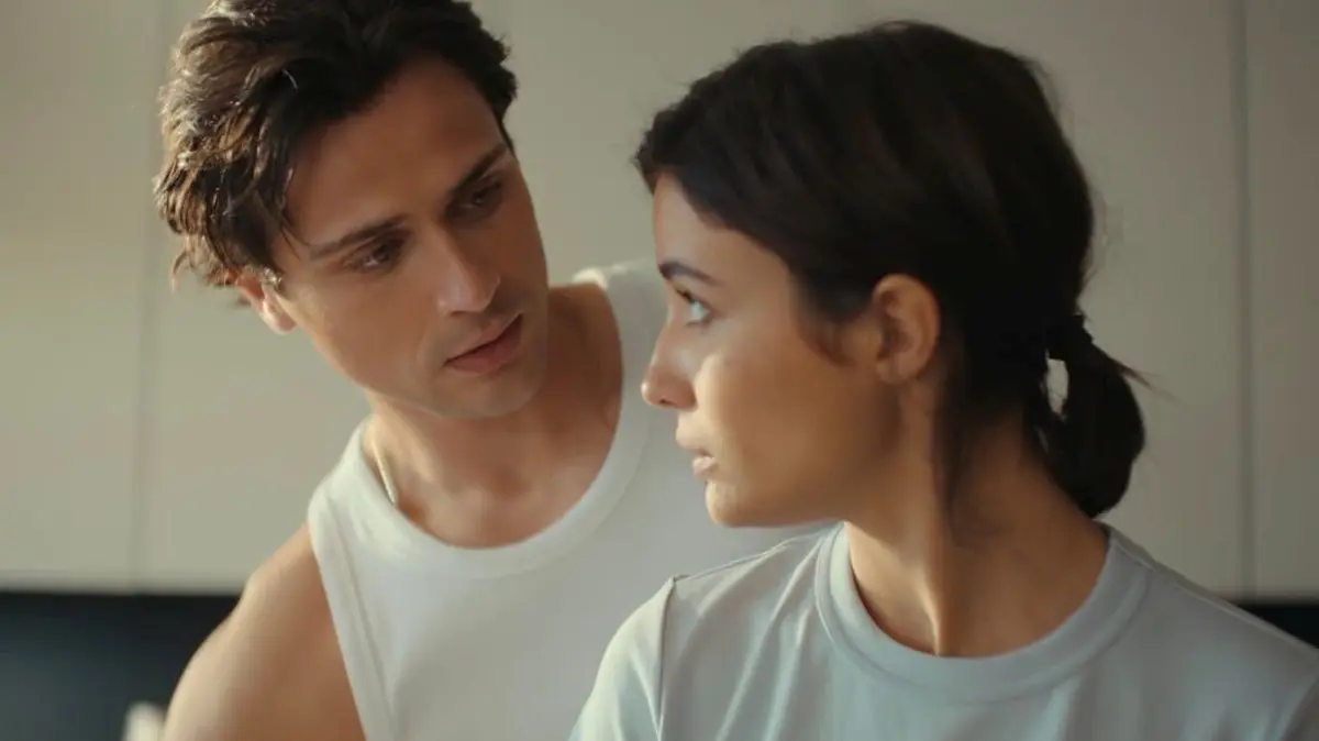 In „Campus Drivers“ geht es um Lane (Baptiste Masseline) and Lois (Carmen Kassovitz).