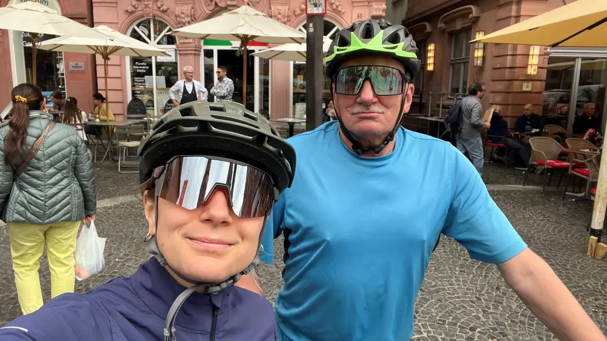 Patricia (links) und Miroslaw (rechts) Skiba fuhren als Vater-Tochter-Event von Tübingen nach Texel in Holland. Der Rohrdorfer hängte dann noch England an die Tour dran, er schaffte so 3200 Kilometer.